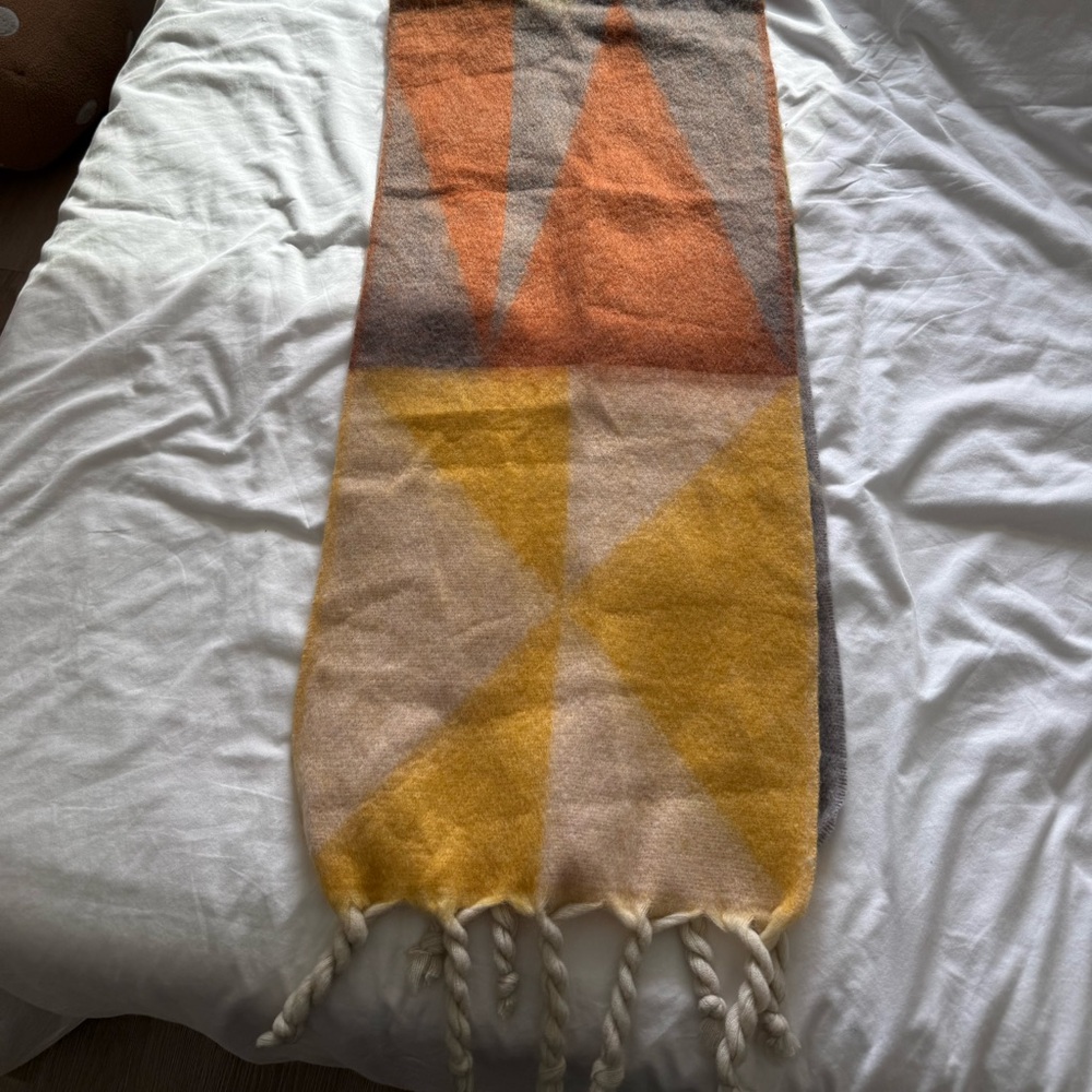 Geometric Patterned Scarf - Picture 3 of 3